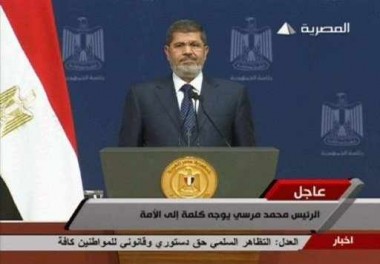مرسي يقر بأخطائه وينتقد المعارضة والقضاة