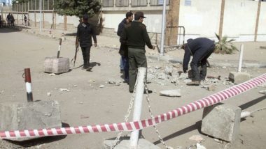 رجال الأمن المصري قرب موقع تعرض لهجوم