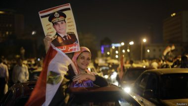 مؤيدو السيسي بدأوا منذ فجر الخميس احتفالاتهم في أكثر من منطقة بالقاهرة بما فيها ميدان التحرير.