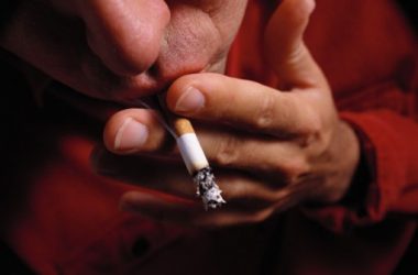 دراسة: التدخين يضاعف خطر تساقط الأسنان