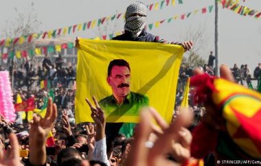 عشرة الاف علوي وكردي يتظاهرون ضد أردوغان ويتهمونه بالديكتاتورية في مدينة ألمانية